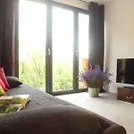 Lom Lägenhet *